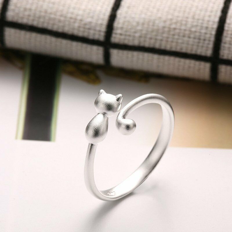 Silver cat tail ring