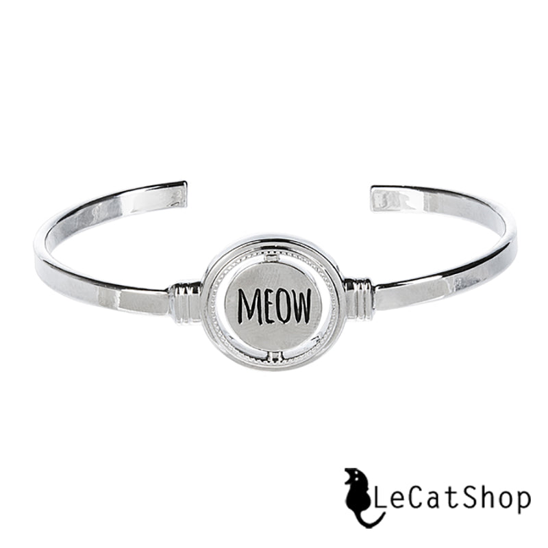 Adjustable cat bracelet
