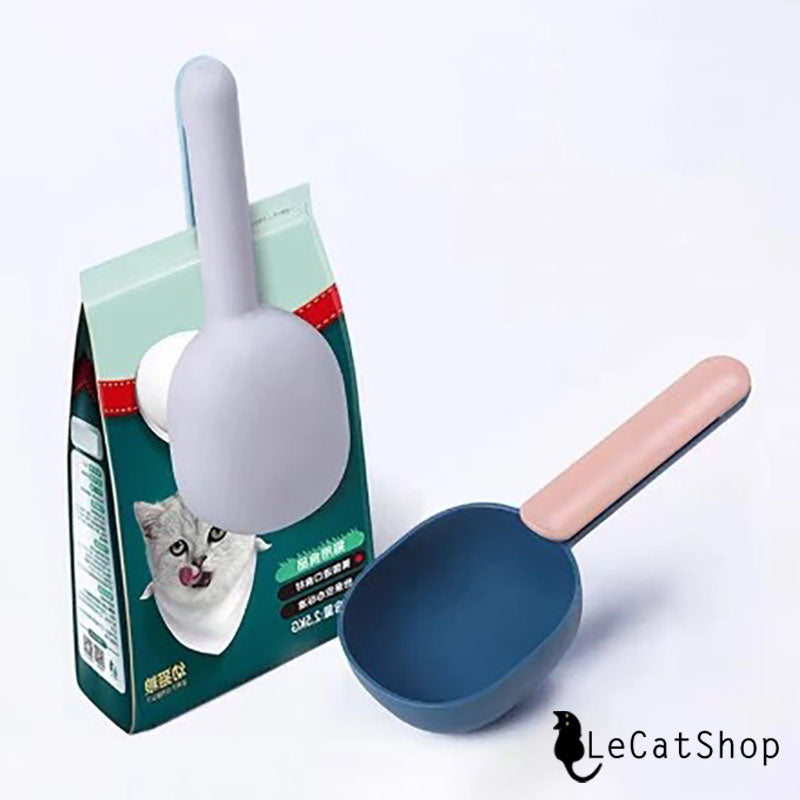 Blue white clip handle food scoop